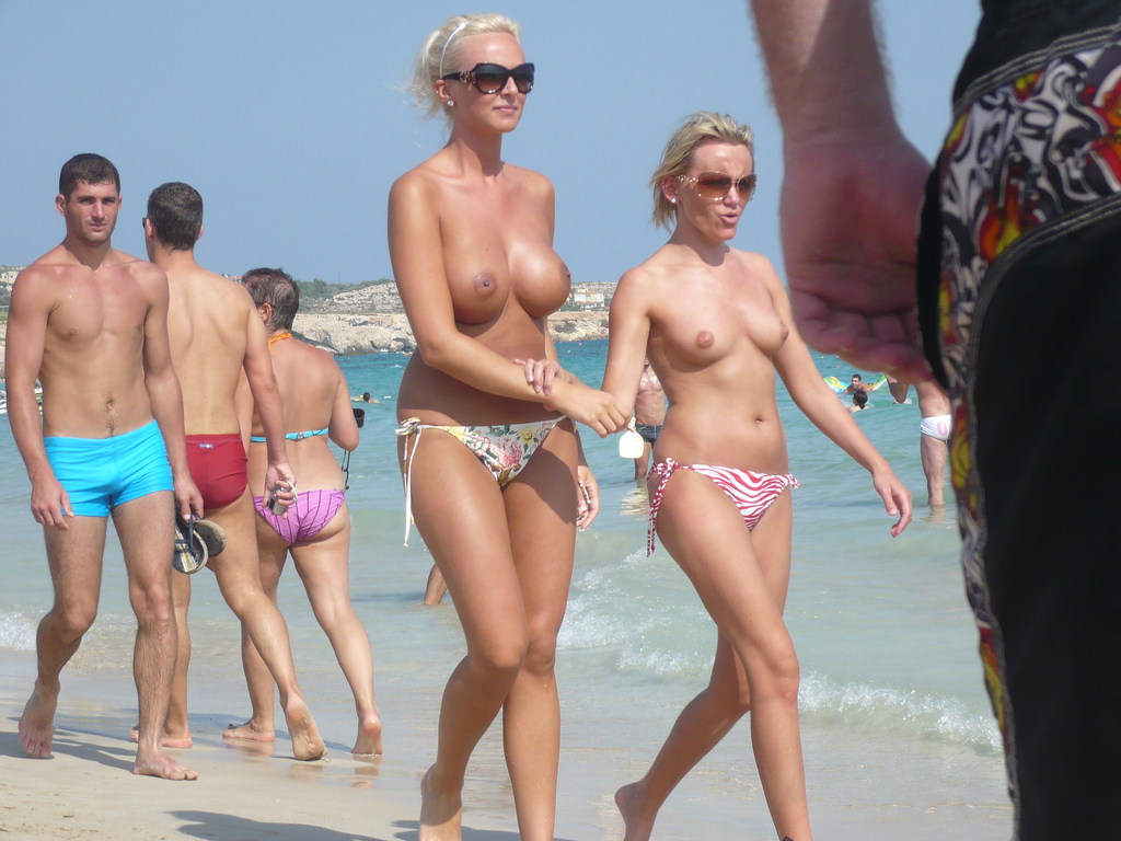 Flashing Tits At Beach - Topless Beach Boobs - Swingers Blog - Swinger Blog